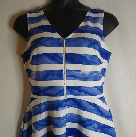 Super Stretchy Fit and Flare Dress EUC ❤️ - Picture 2 of 11